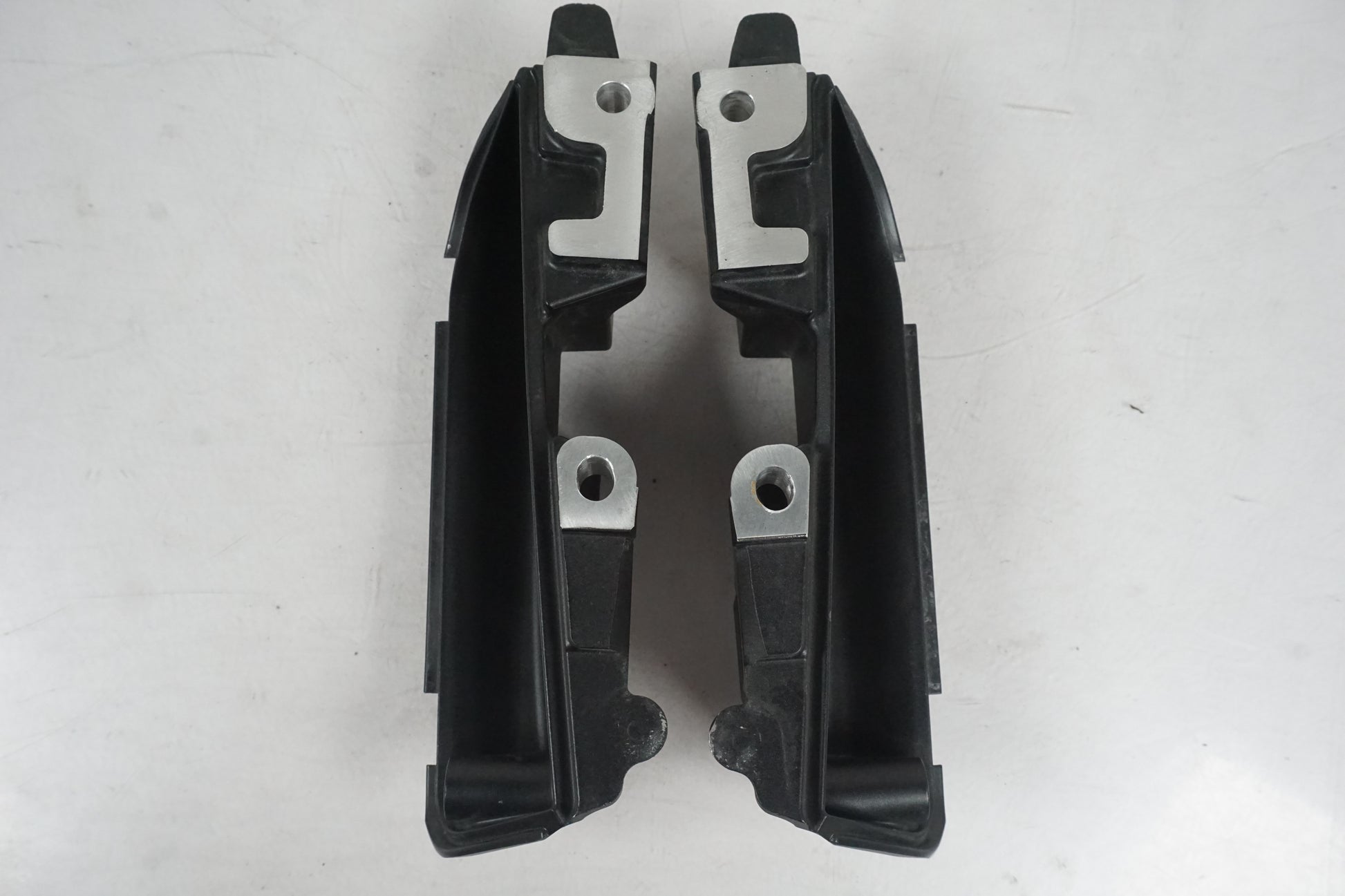 Snett nerifrån på Passagerarhandtag från en Honda CTX 1300 -2014 motorcykel.