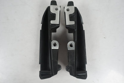 Snett nerifrån på Passagerarhandtag från en Honda CTX 1300 -2014 motorcykel.