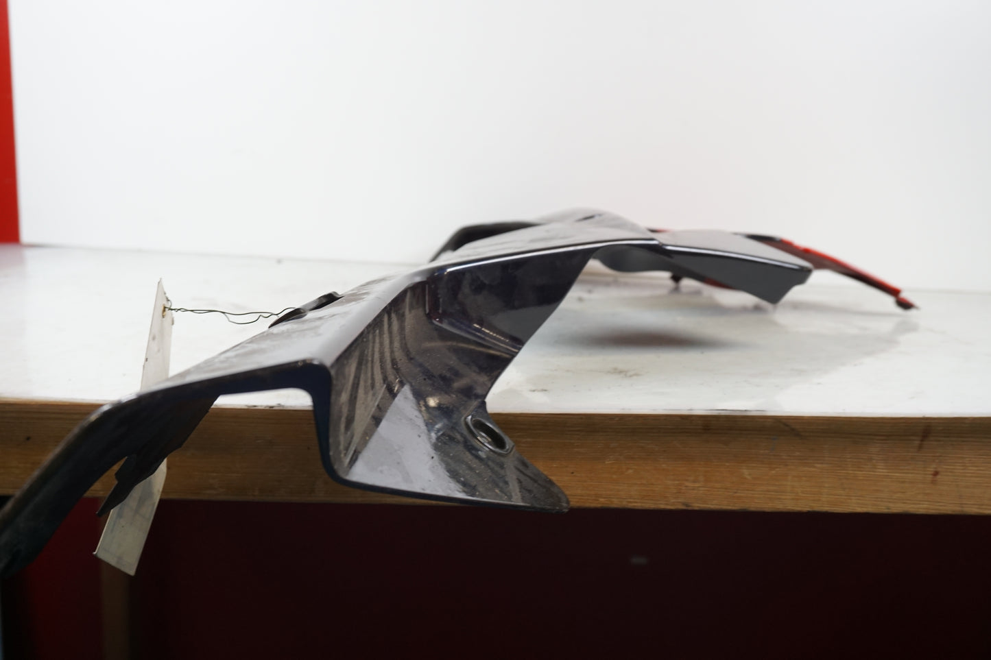 Höger sida på Magkåpa från en Honda CBR 900 RR -2000 motorcykel.