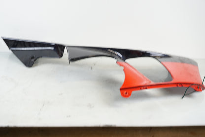 Vänster sida på Magkåpa från en Honda CBR 900 RR -2000 motorcykel.