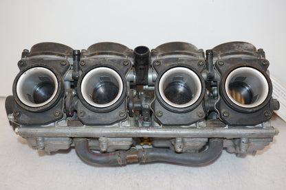 Framsidan på Förgasare från en Honda CB 600 Hornet -2002 motorcykel.