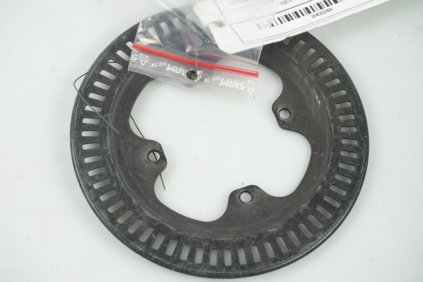 Vänster sida på ABS krans från en Honda CBR 1000 RR -2009 motorcykel.