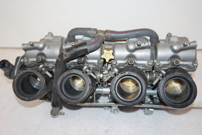 Vänster sida på Förgasare från en Honda CB 600 Hornet -2002 motorcykel.