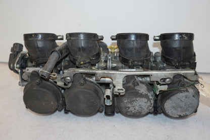 Snett uppifrån på Förgasare från en Honda CB 600 Hornet -2002 motorcykel.