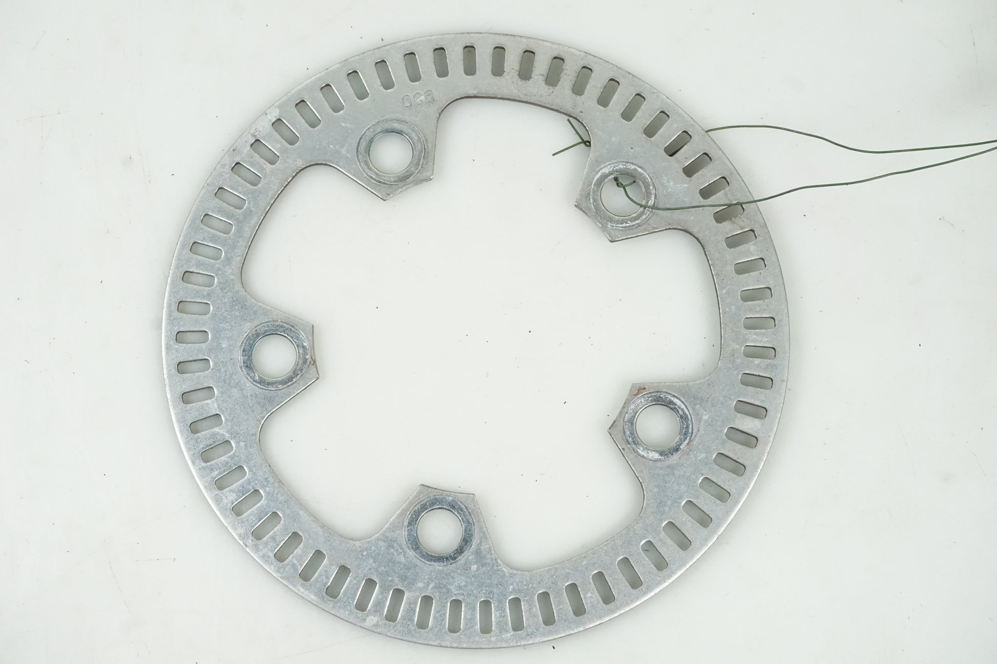 Framsidan på ABS krans från en Kawasaki ZZ-R 1400 -2010 motorcykel.