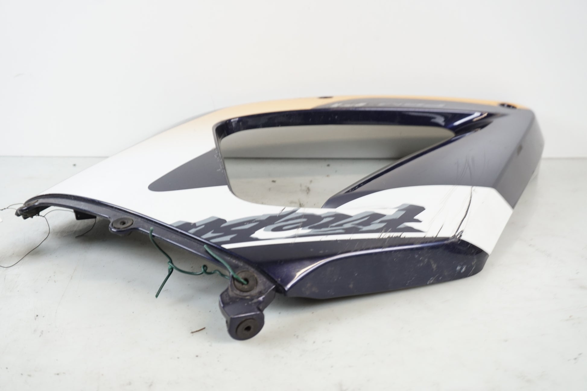 Snett uppifrån på Sidkåpa från en Honda CBR 900 RR -2000 motorcykel.