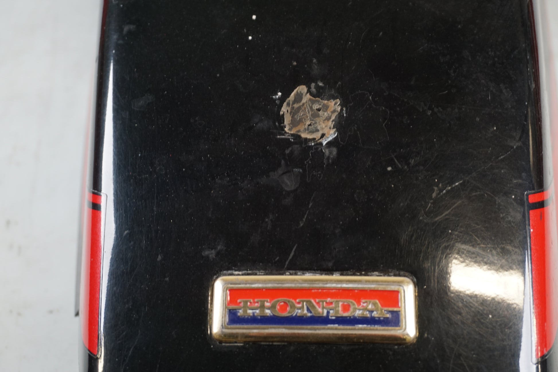 Höger sida på Bakvinge från en Honda VF 750 S -1982 motorcykel.