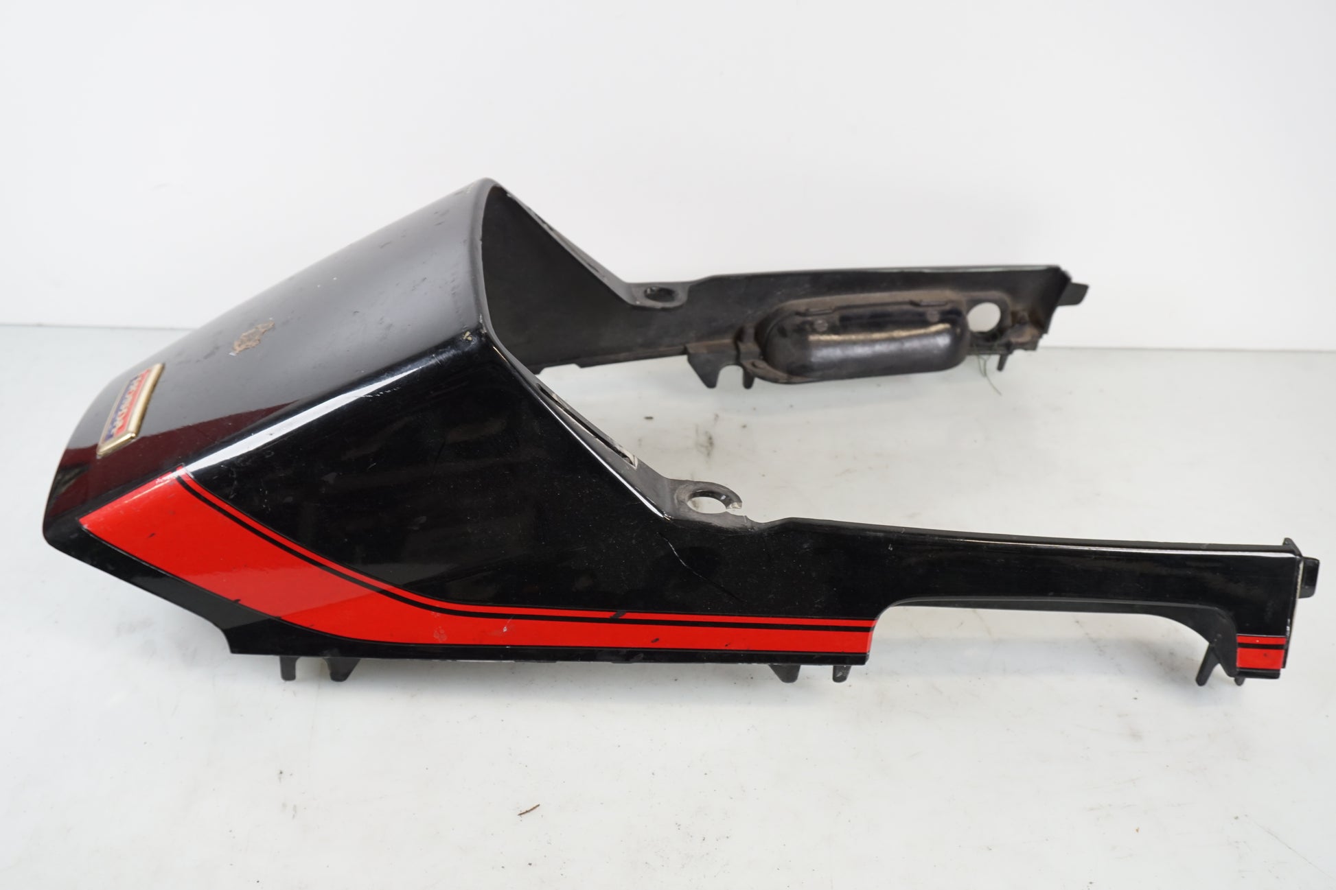 Vänster sida på Bakvinge från en Honda VF 750 S -1982 motorcykel.