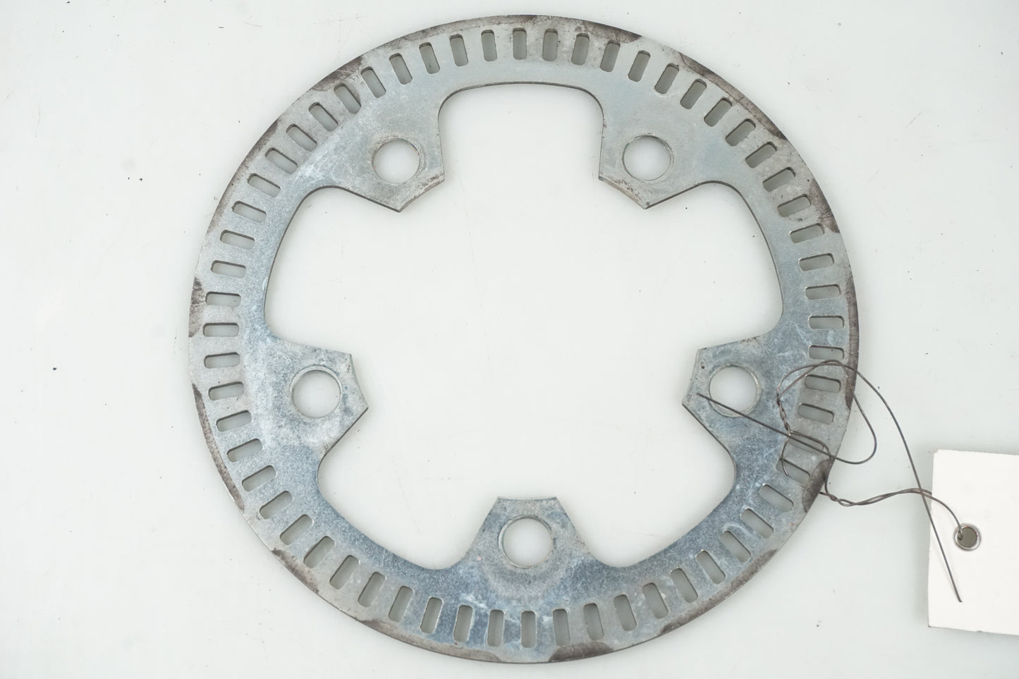 Baksidan på ABS krans från en Kawasaki GTR 1400 -2008 motorcykel.