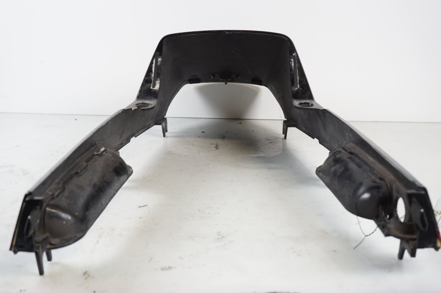 Snett nerifrån på Bakvinge från en Honda VF 750 S -1982 motorcykel.