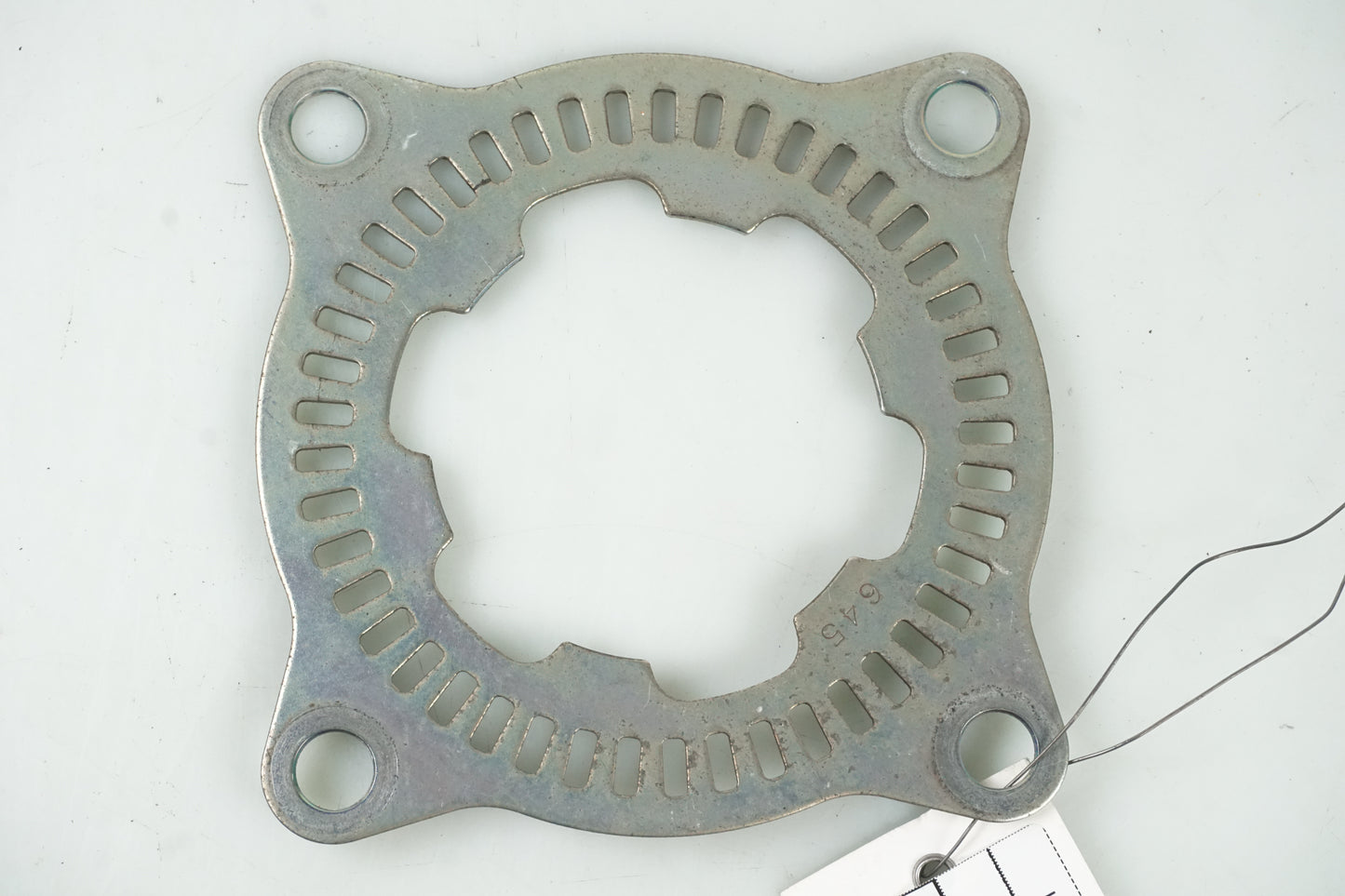 Baksidan på ABS krans från en Kawasaki Z 900 -2017 motorcykel.