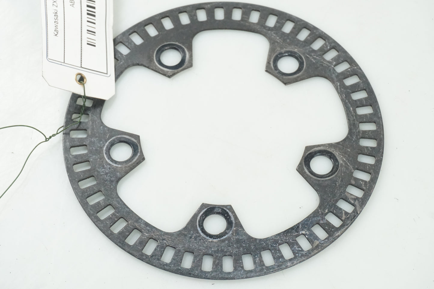 Baksidan på ABS krans från en Kawasaki ZX-10R -2012 motorcykel.