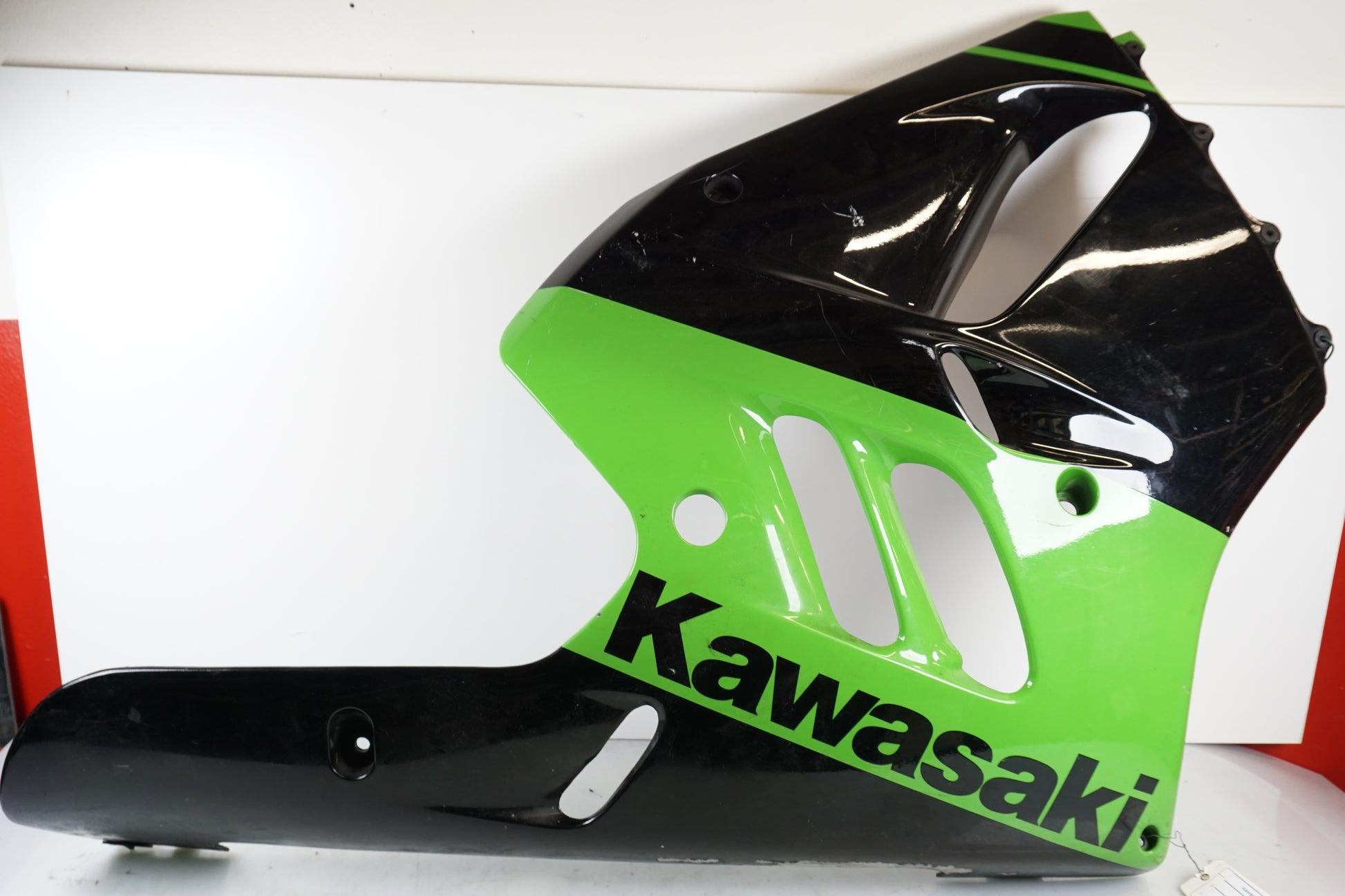 Framsidan på Sidkåpa från en Kawasaki ZX-9R -1997 motorcykel.