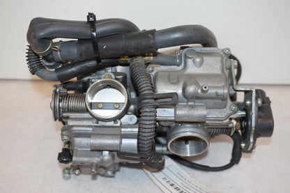 Framsidan på Förgasare från en Honda XL 650 V -2000 motorcykel.