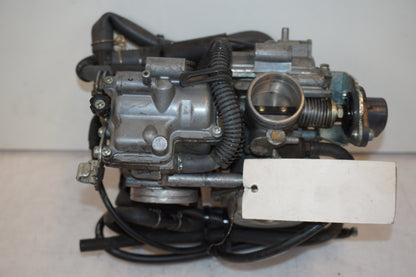 Baksidan på Förgasare från en Honda XL 650 V -2000 motorcykel.