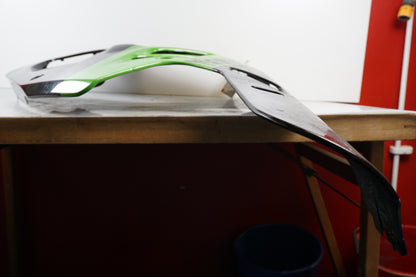 Snett uppifrån på Sidkåpa från en Kawasaki ZX-9R -1997 motorcykel.