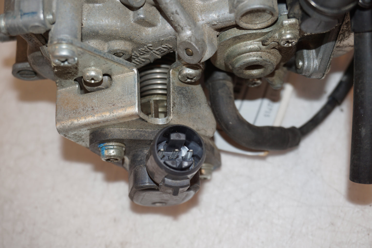 Extrabild2 på Förgasare från en Honda XL 650 V -2000 motorcykel.