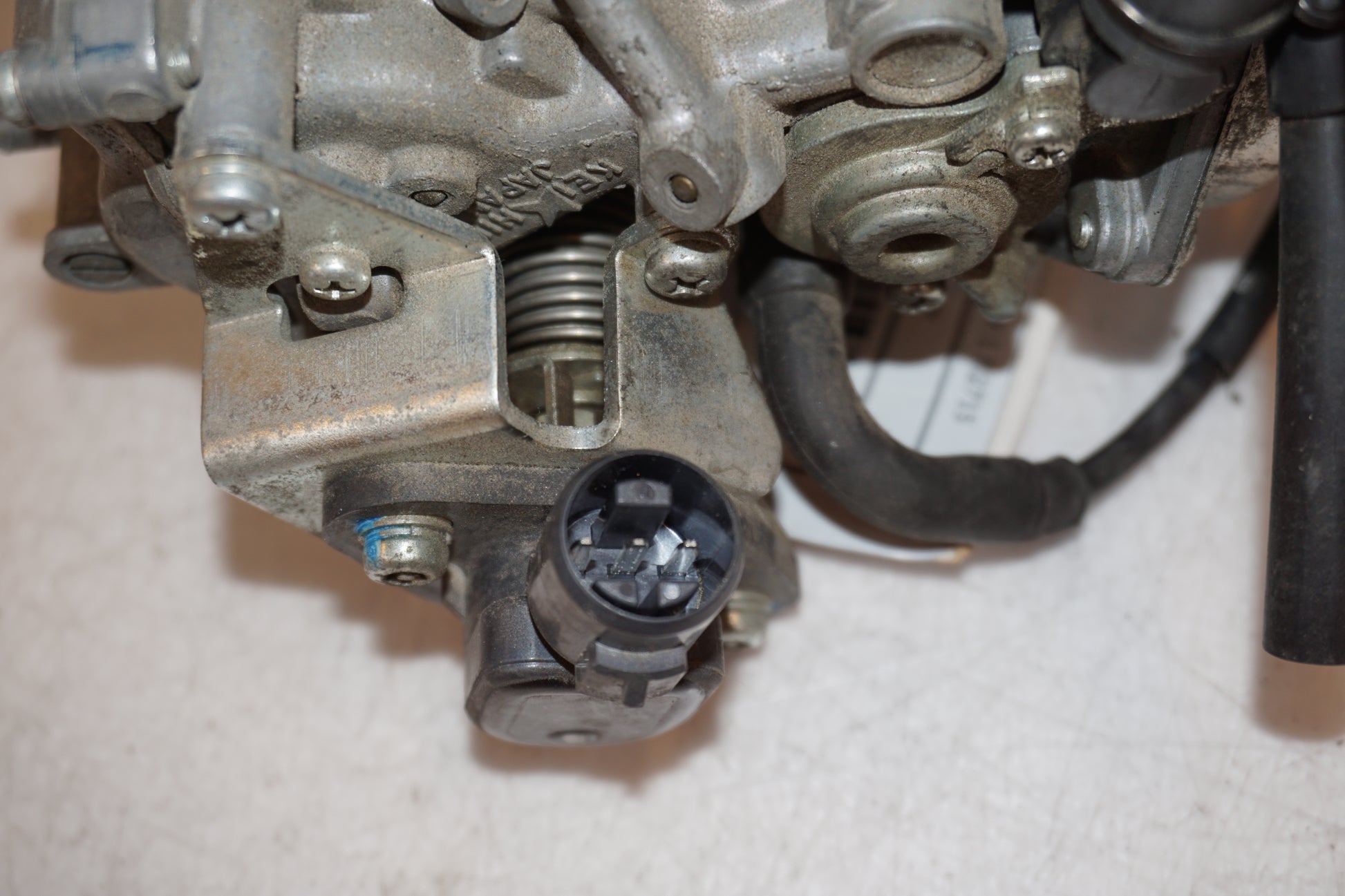 Extrabild2 på Förgasare från en Honda XL 650 V -2000 motorcykel.