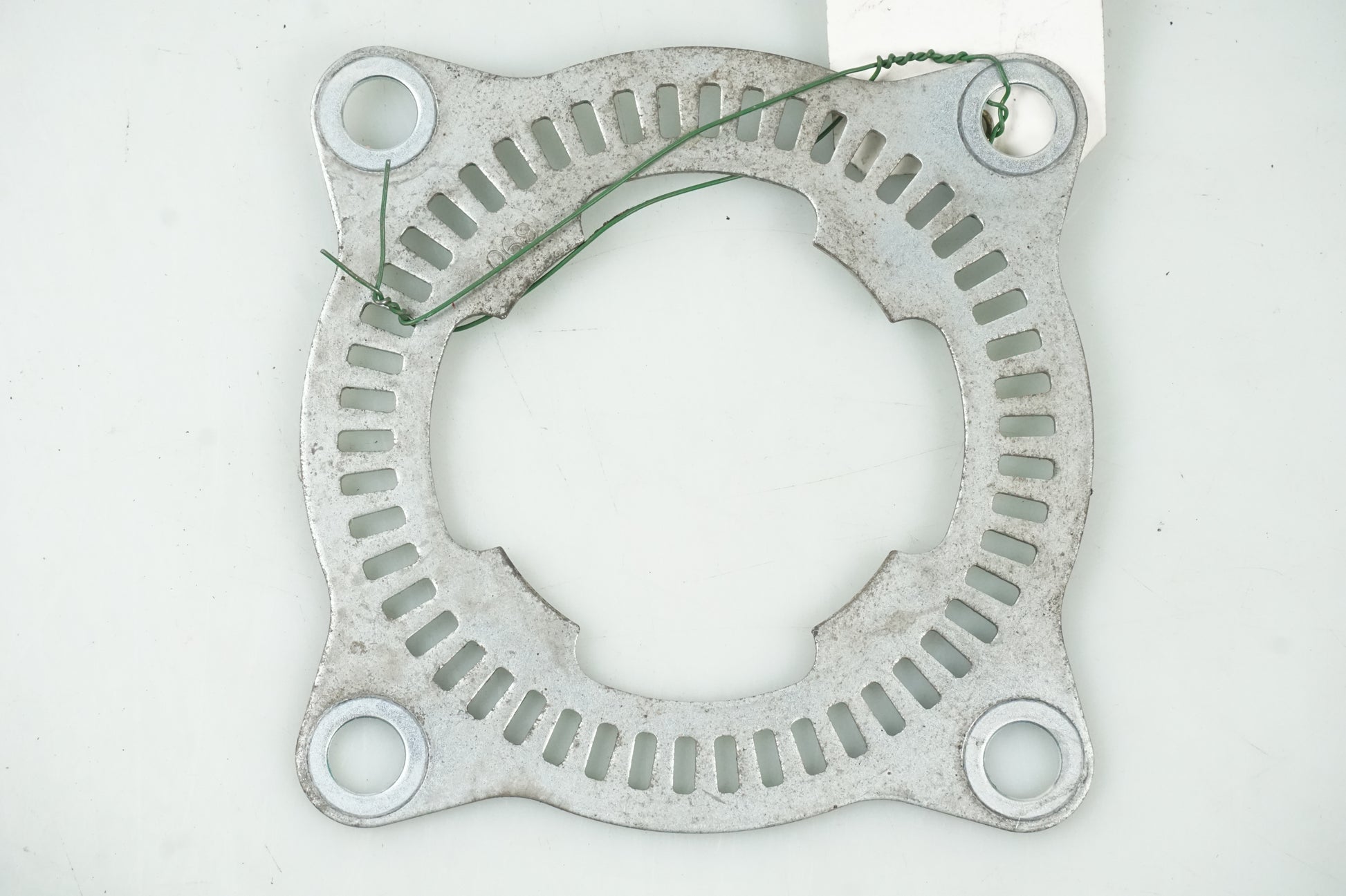 Baksidan på ABS krans från en Kawasaki ZZ-R 1400 -2007 motorcykel.