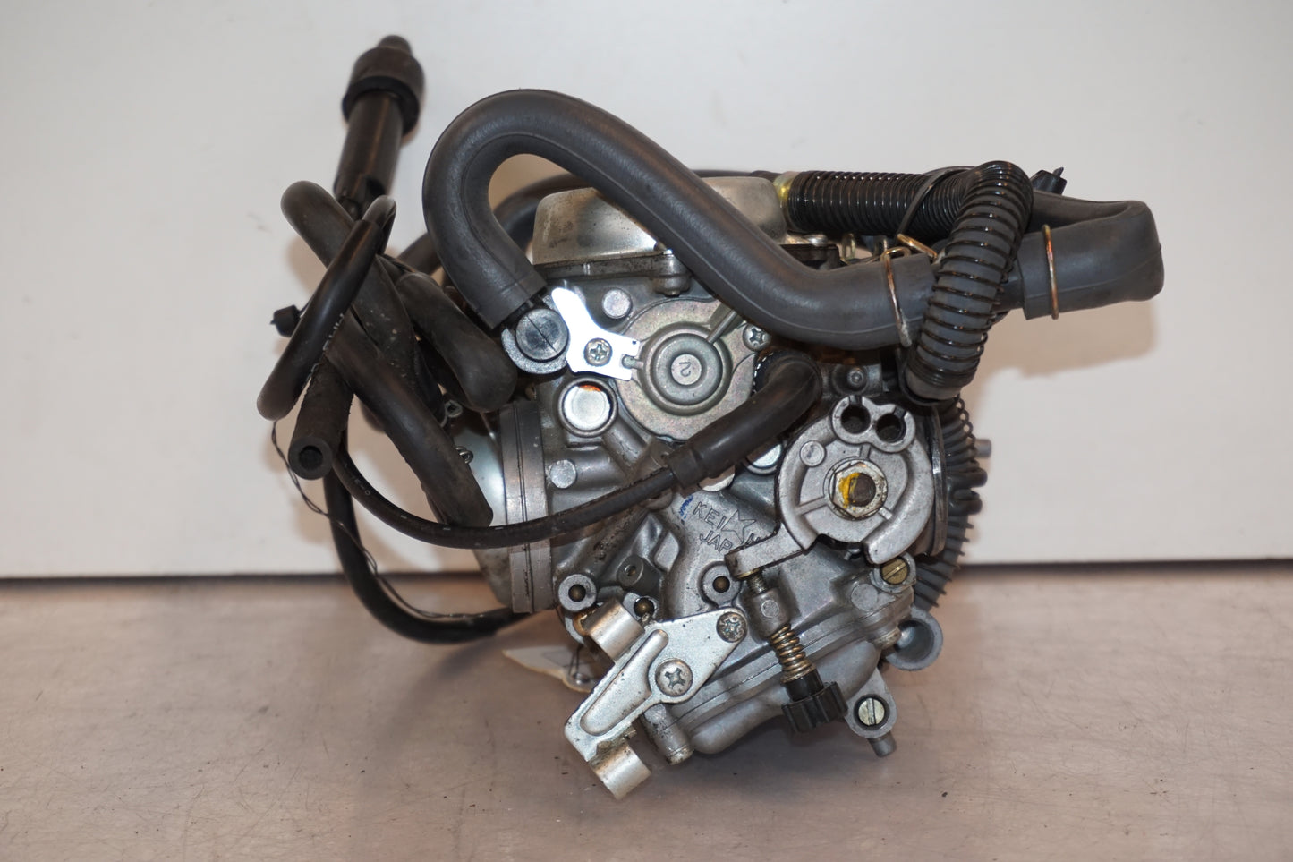 Extrabild3 på Förgasare från en Honda XL 650 V -2000 motorcykel.