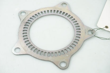 Baksidan på ABS krans från en Kawasaki Ninja 300 -2013 motorcykel.