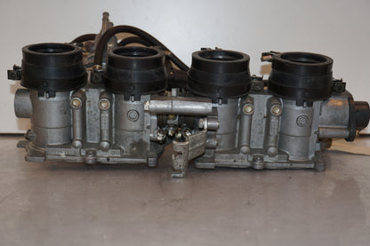 Höger sida på Insprutbrygga från en Honda CBR 600 -2002 motorcykel.