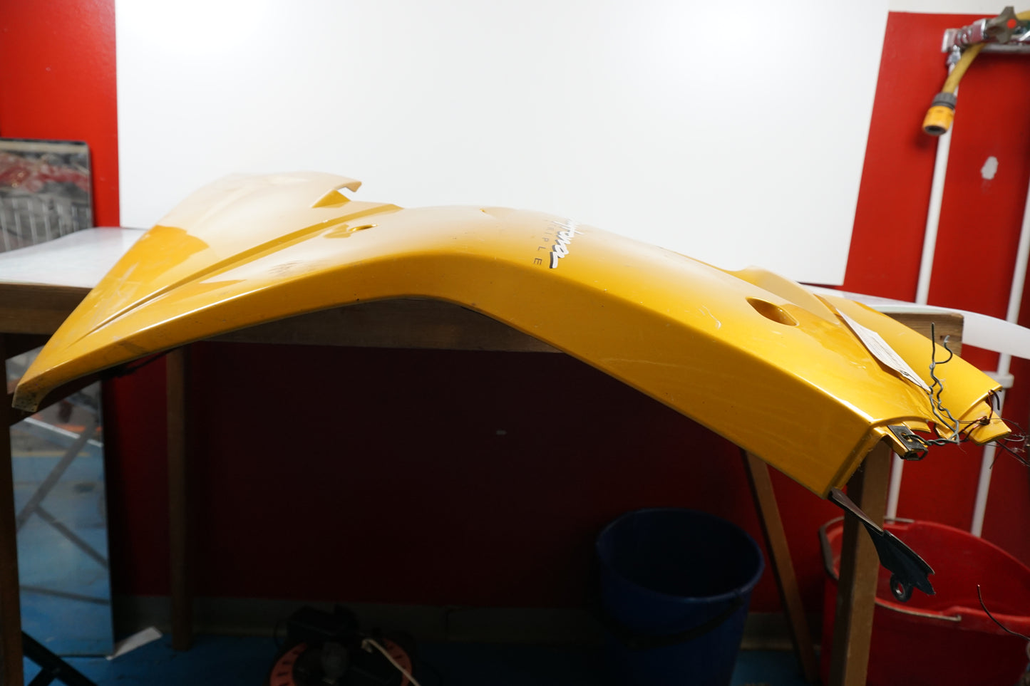 Höger sida på Sidkåpa från en Triumph Daytona 675 -2006 motorcykel.