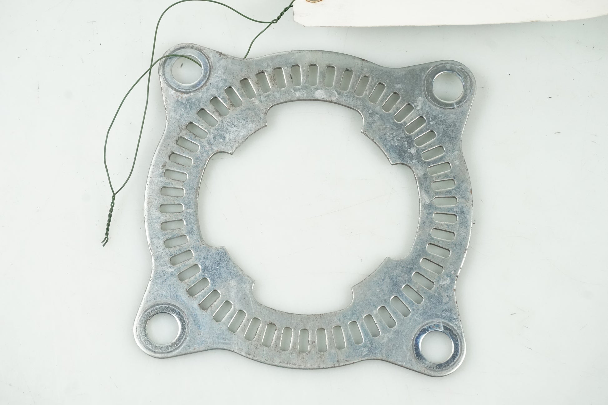 Framsidan på ABS krans från en Kawasaki ZZ-R 1400 -2010 motorcykel.