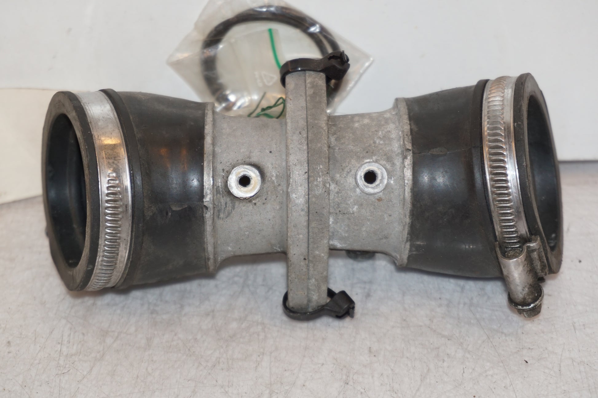 Framsidan på Insug från en Ducati Monster 696 -2008 motorcykel.