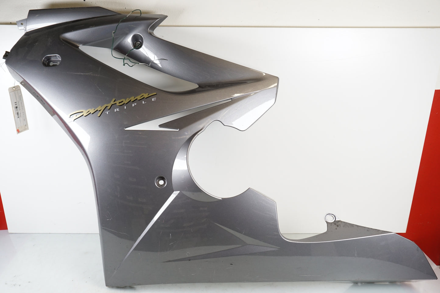 Framsidan på Sidkåpa från en Triumph Daytona 675 -2006 motorcykel.