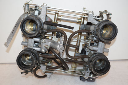 Höger sida på Insprutbrygga från en Honda VFR 800 -2005 motorcykel.