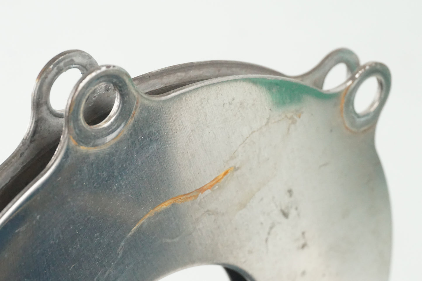 Vänster sida på Bromsskivedekor från en Yamaha XVS 1100 -1999 motorcykel.