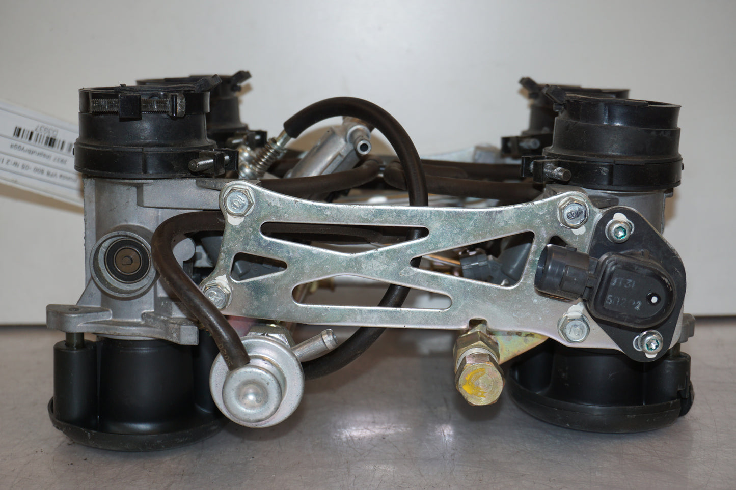 Snett uppifrån på Insprutbrygga från en Honda VFR 800 -2005 motorcykel.