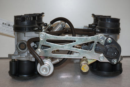 Snett uppifrån på Insprutbrygga från en Honda VFR 800 -2005 motorcykel.