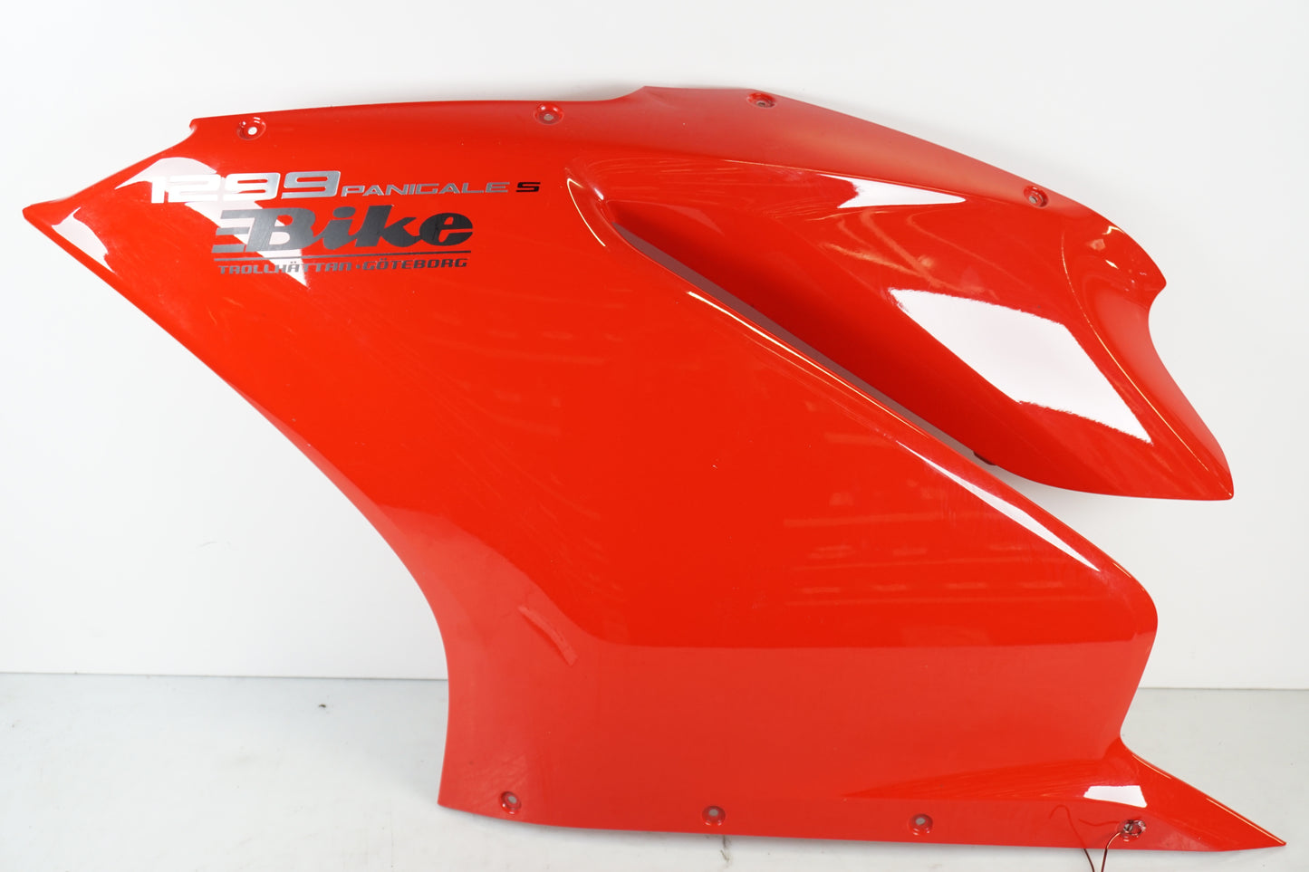 Framsidan på Sidkåpa från en Ducati 1299 Panigale -2015 motorcykel.