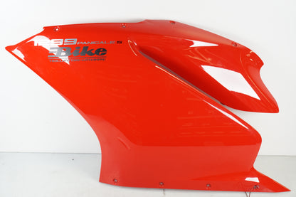 Framsidan på Sidkåpa från en Ducati 1299 Panigale -2015 motorcykel.