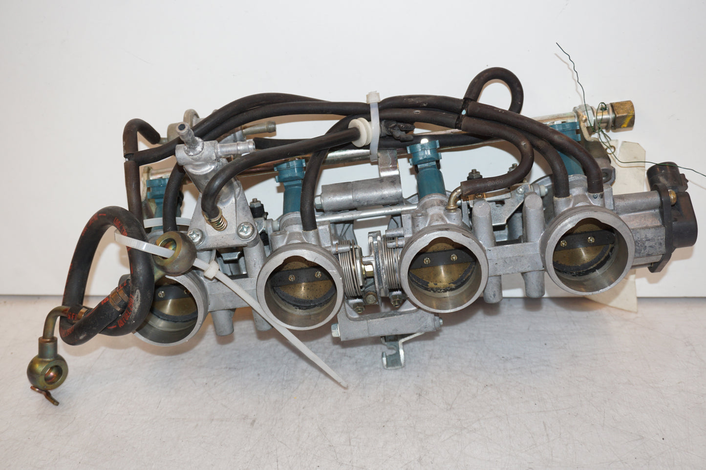 Framsidan på Insprutbrygga från en Honda CBR 900 RR -2003 motorcykel.