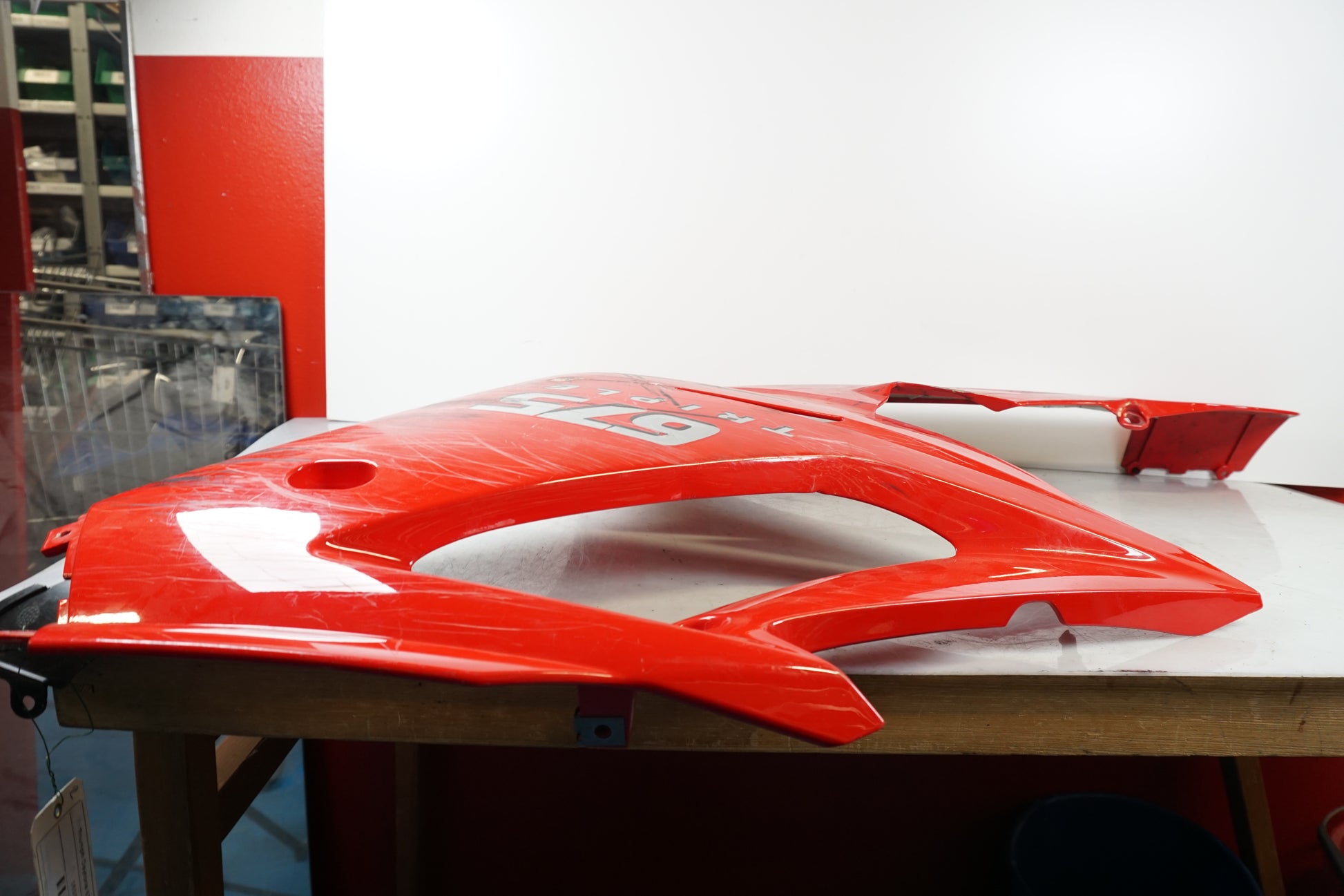 Extrabild2 på Sidkåpa från en Triumph Daytona 675 -2010 motorcykel.