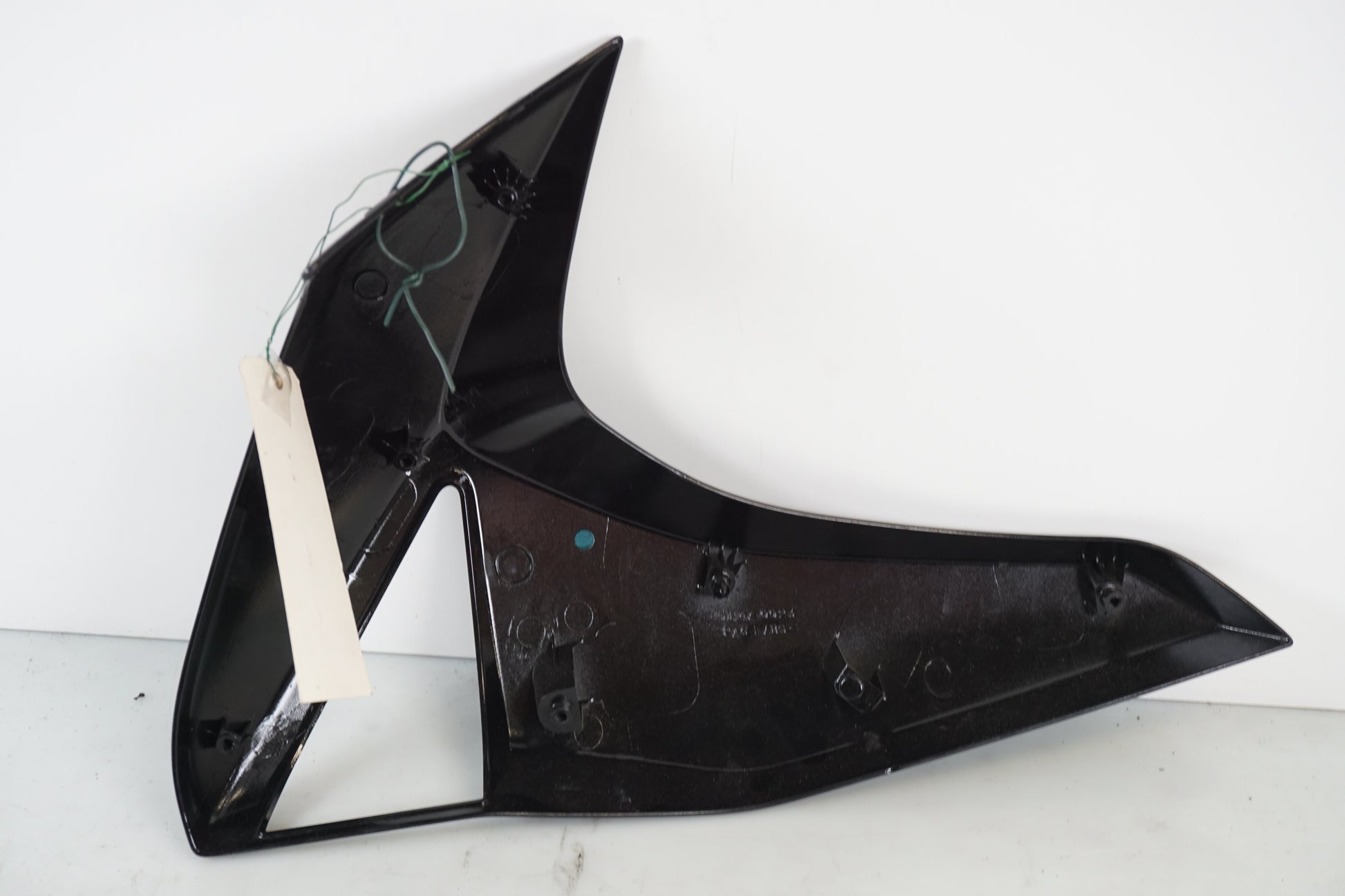 Snett nerifrån på Sidkåpa från en Kawasaki Z 1000 -2011 motorcykel.