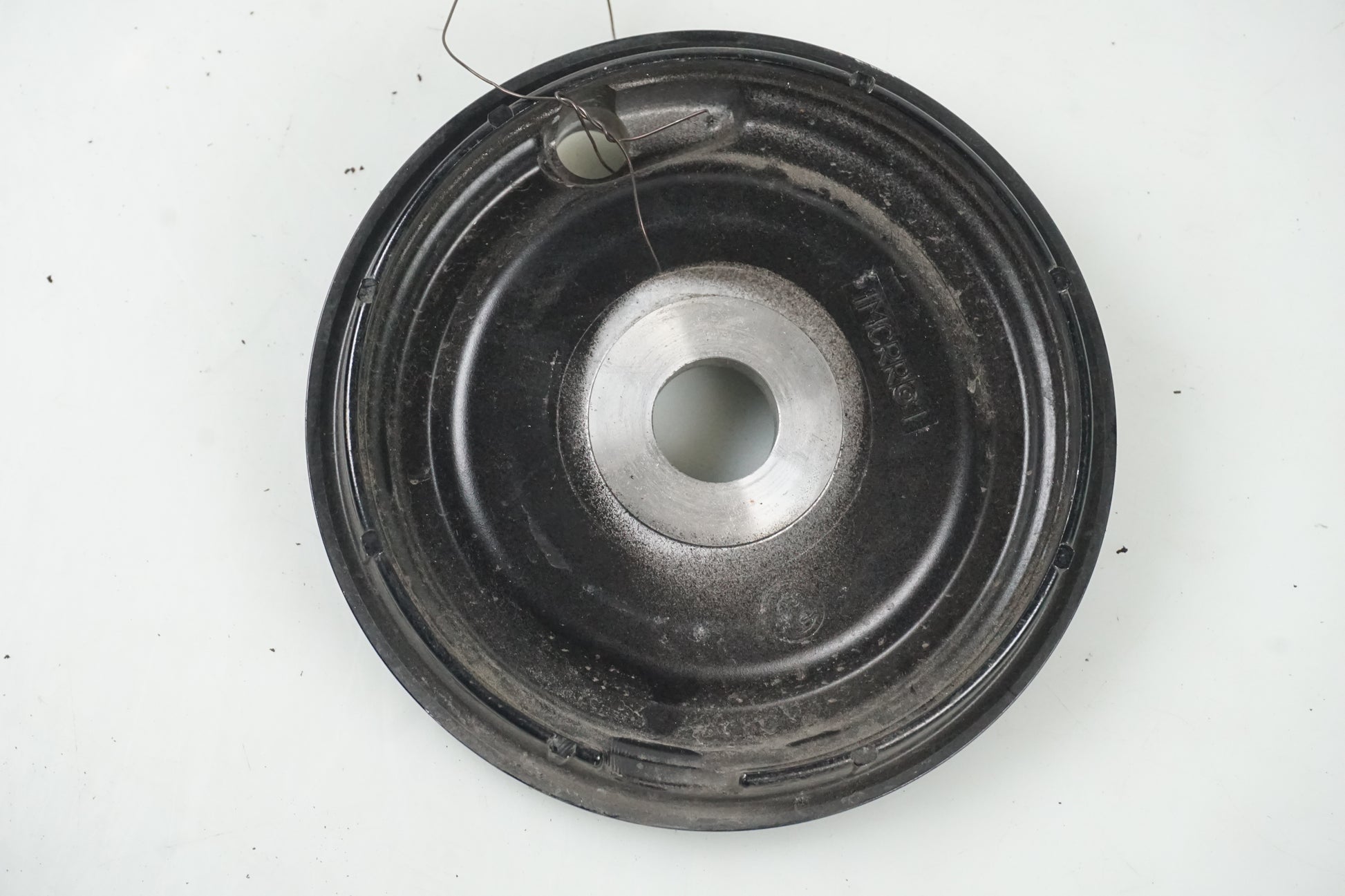 Höger sida på ABS givarfäste från en Yamaha FJR 1300 -2016 motorcykel.