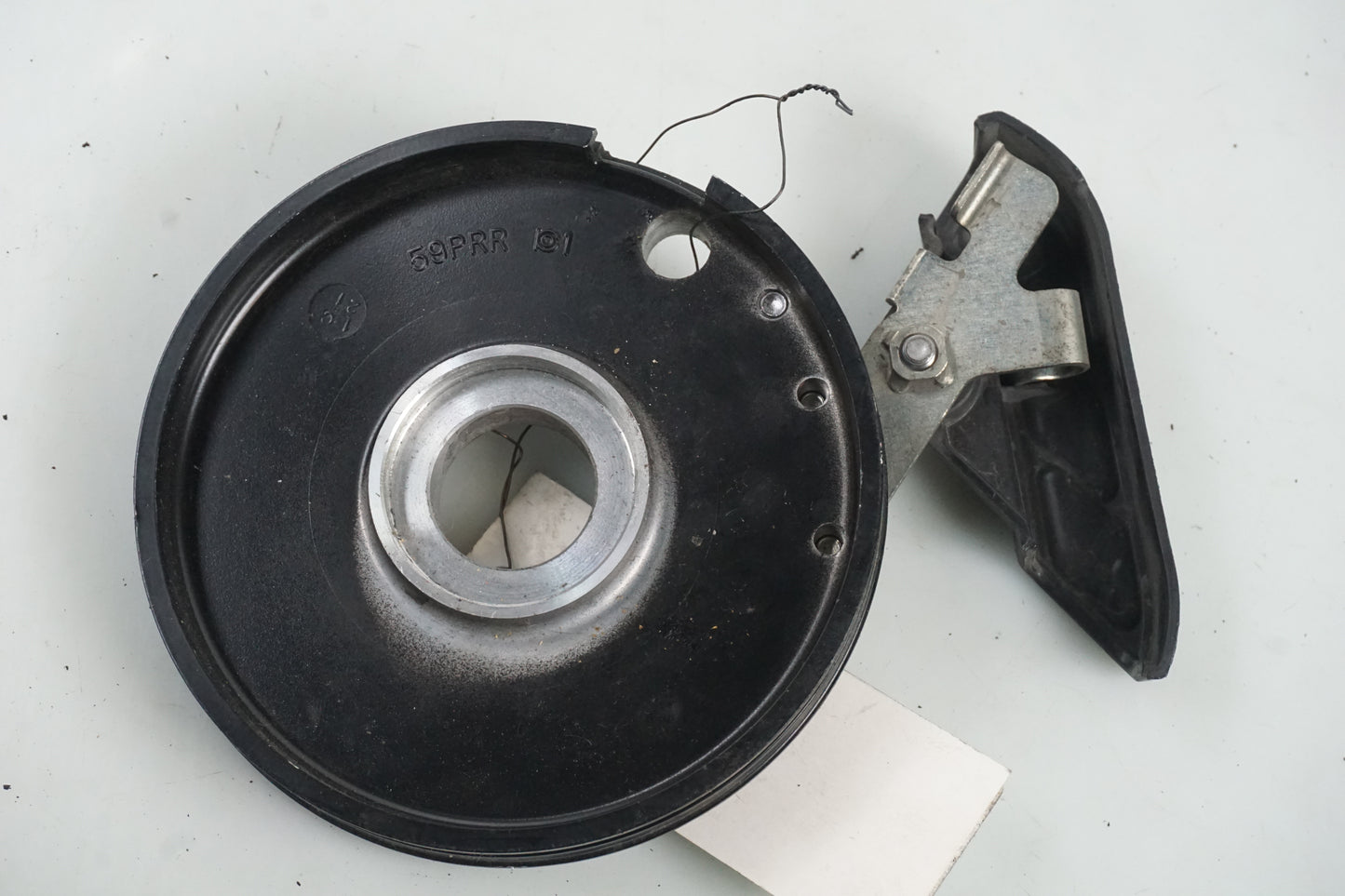 Vänster sida på ABS givarfäste från en Yamaha FZ-8 -2011 motorcykel.