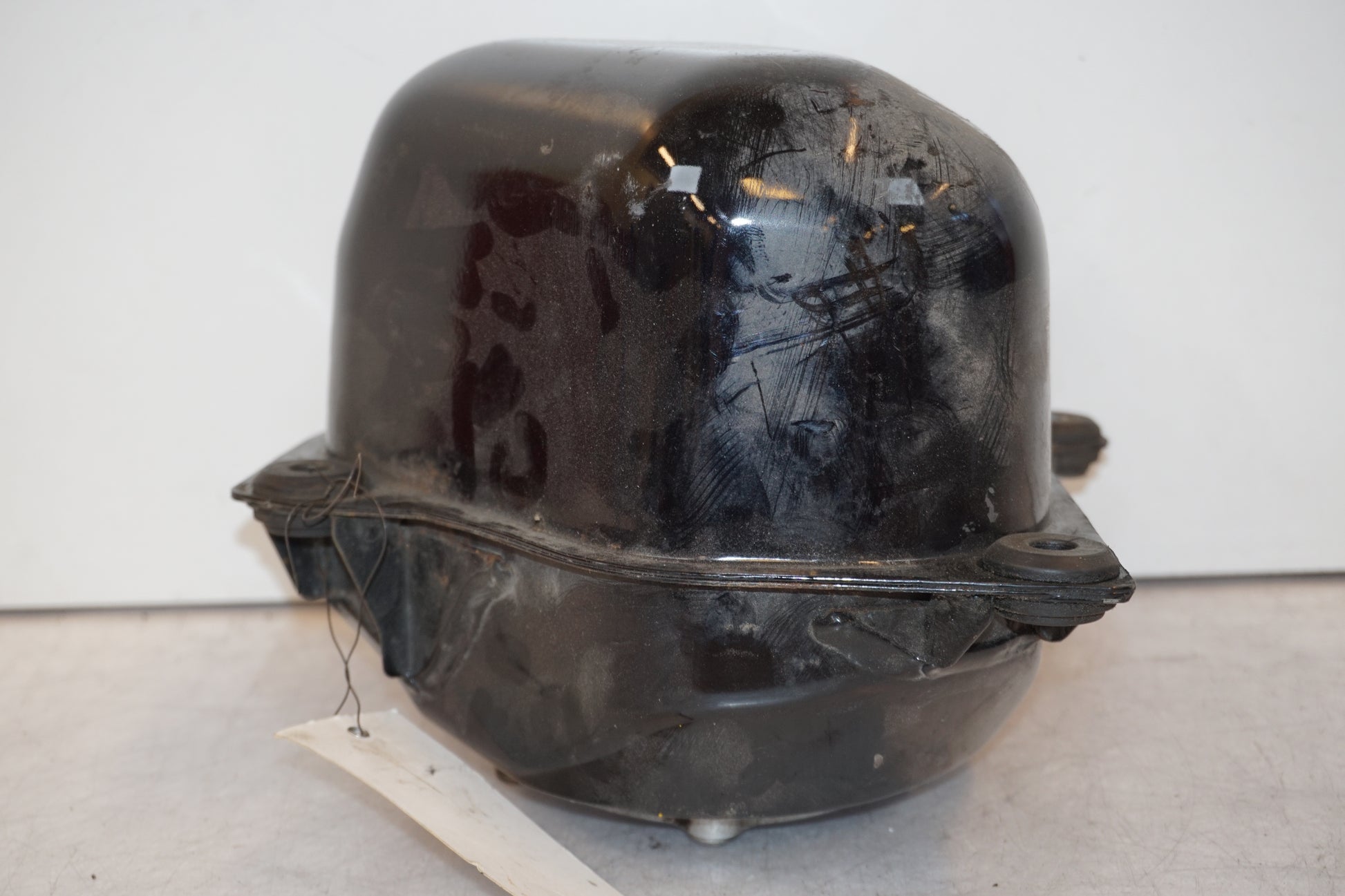 Baksidan på Bensintank från en Yamaha XV 1700 -2003 motorcykel.