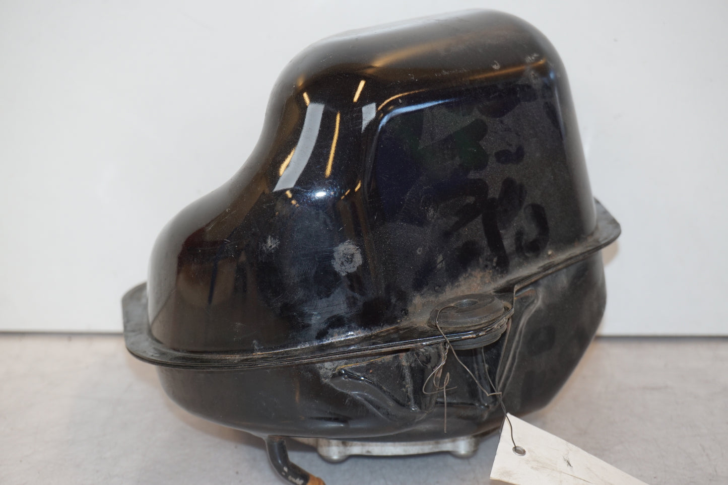 Höger sida på Bensintank från en Yamaha XV 1700 -2003 motorcykel.