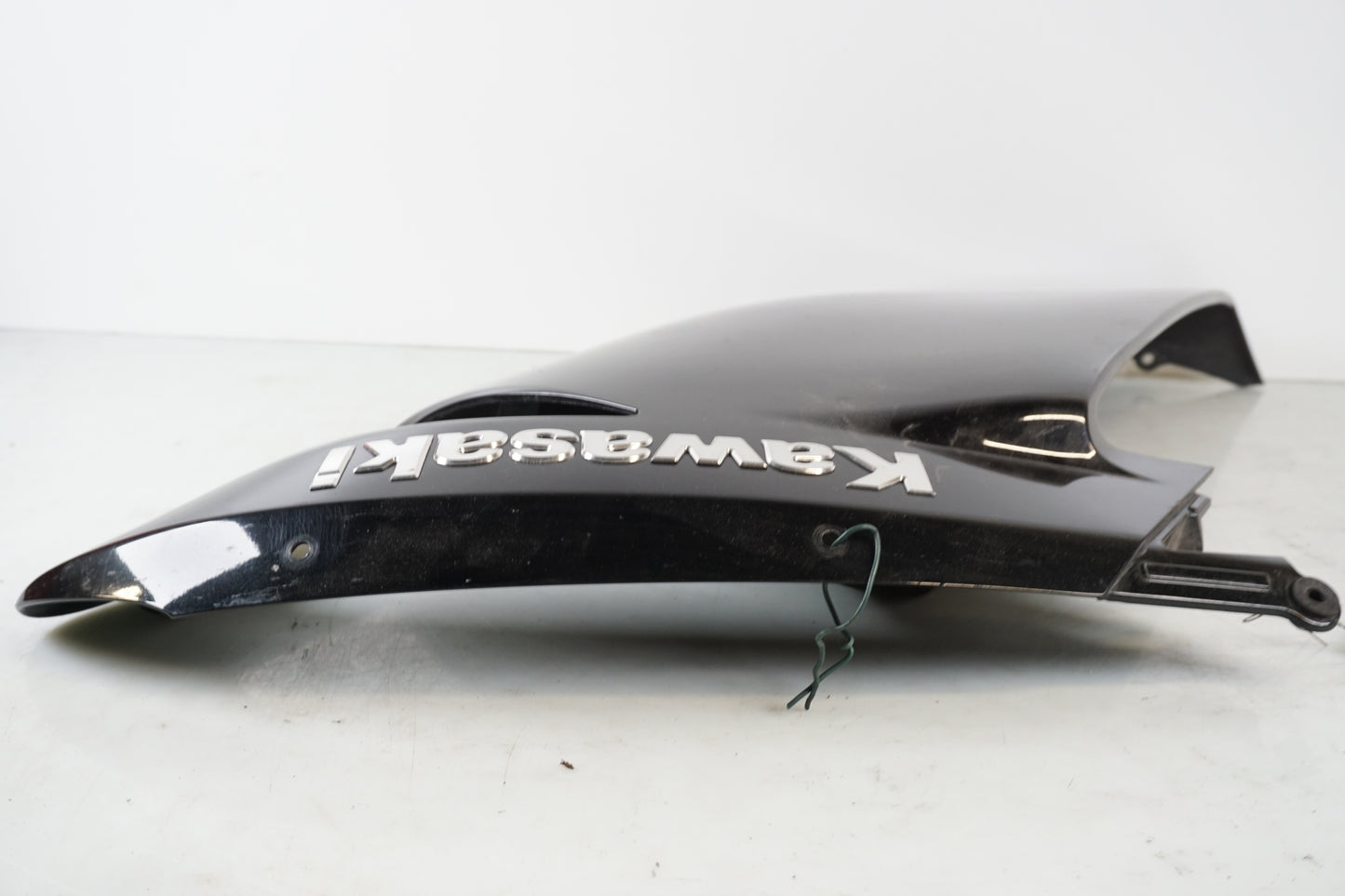 Vänster sida på Sidkåpa från en Kawasaki GTR 1400 -2008 motorcykel.
