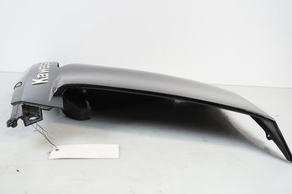 Snett uppifrån på Sidkåpa från en Kawasaki GTR 1400 -2008 motorcykel.