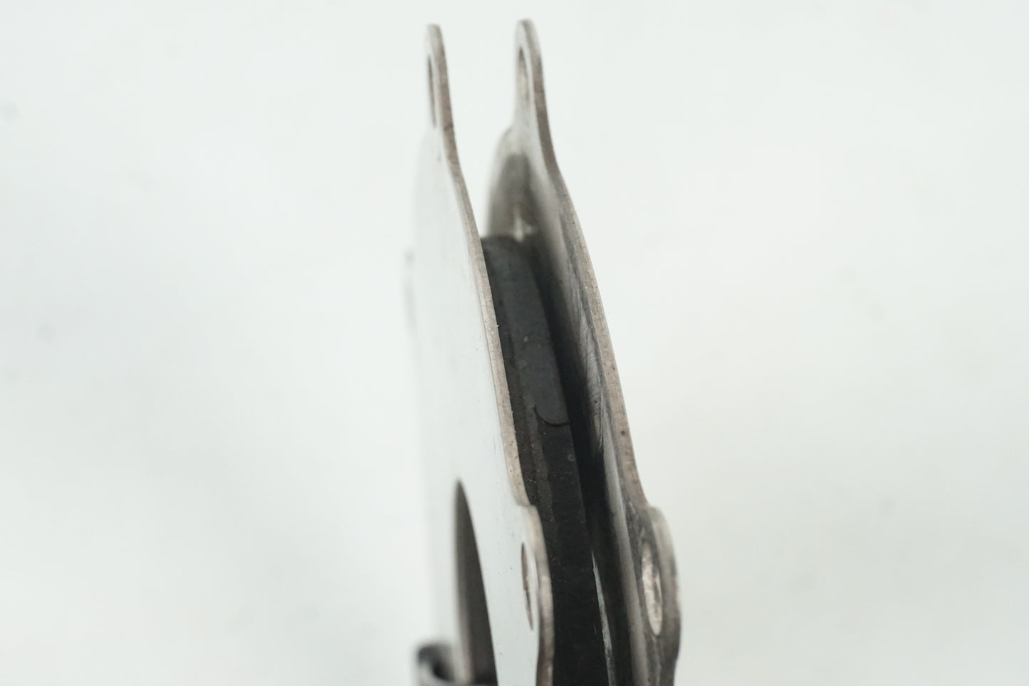 Höger sida på Bromsskivedekor från en Yamaha XVS 1100 -2000 motorcykel.