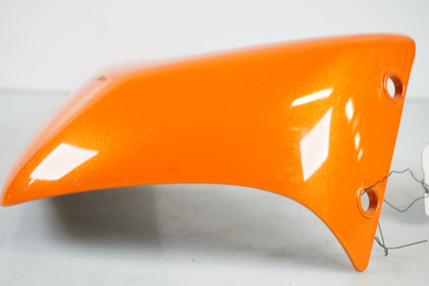 Baksidan på Sidkåpa från en Kawasaki Z 750 -2008 motorcykel.