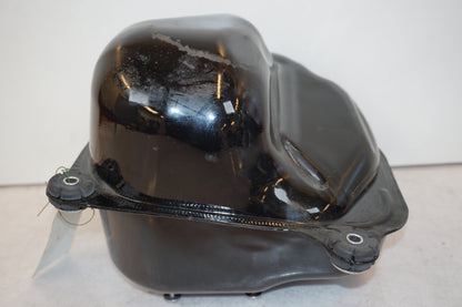 Höger sida på Bensintank från en Yamaha XV 1900 -2007 motorcykel.