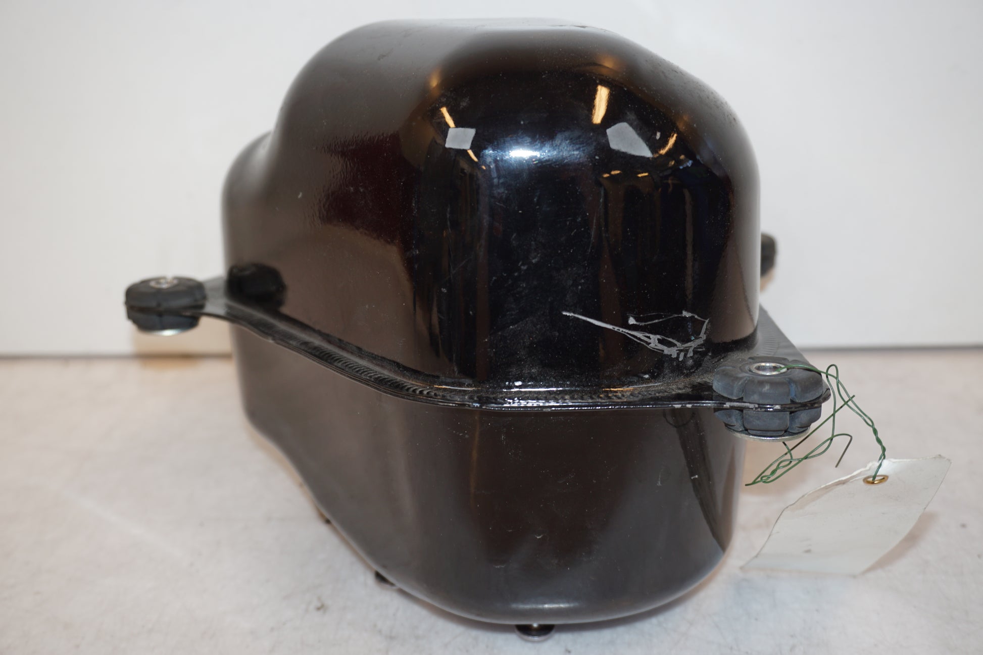 Vänster sida på Bensintank från en Yamaha XV 1900 -2007 motorcykel.