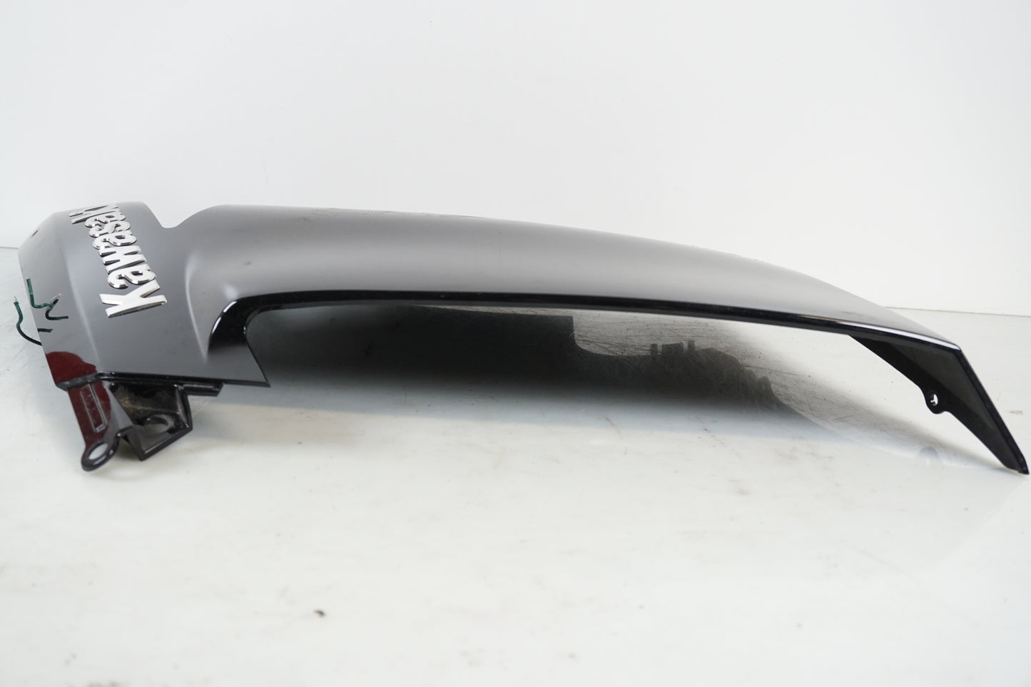 Snett uppifrån på Sidkåpa från en Kawasaki GTR 1400 -2009 motorcykel.